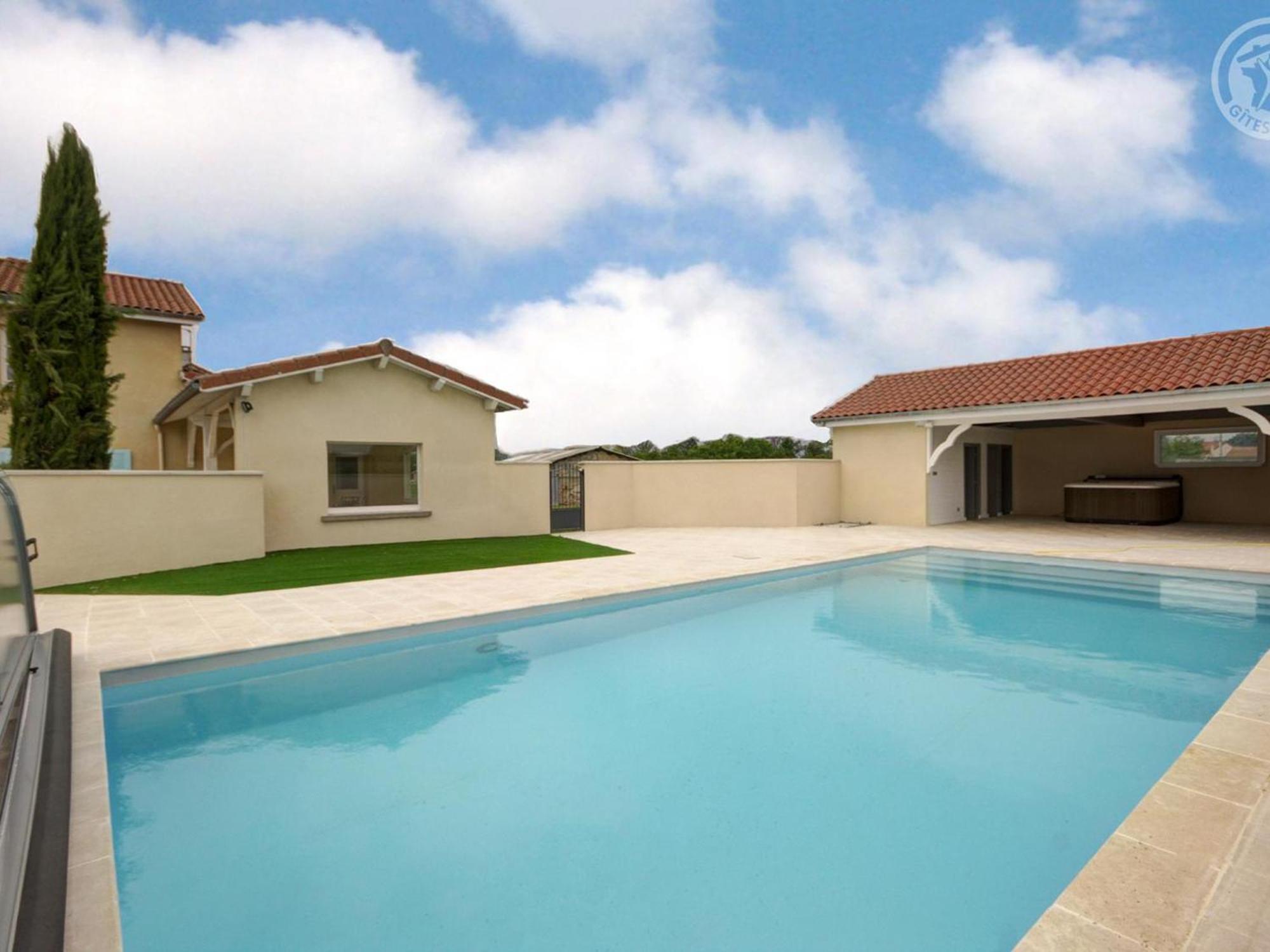 Belle Maison De Campagne Avec Piscine, 4 Chambres, Jardin Et Terrasse Pres De Montbrison - Fr-1-496-48 Chalain-le-Comtal Zewnętrze zdjęcie